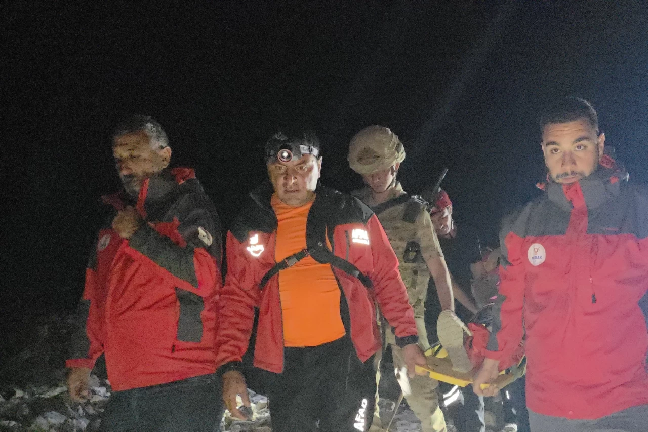 Tunceli’de kayalıklardan düşen kadın kurtarıldı