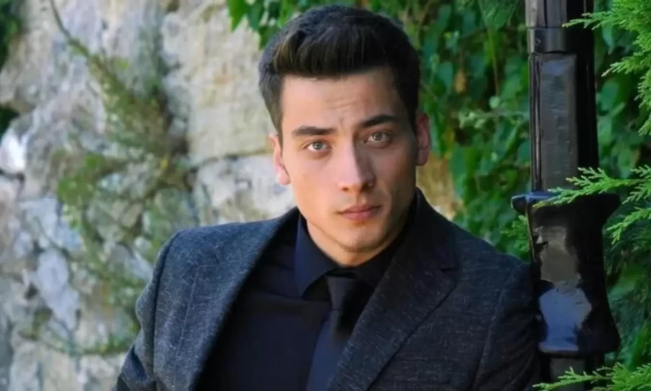 Uzak Şehir dizisinin Kaya’sı kim? Atakan Özkaya hakkında merak edilenler