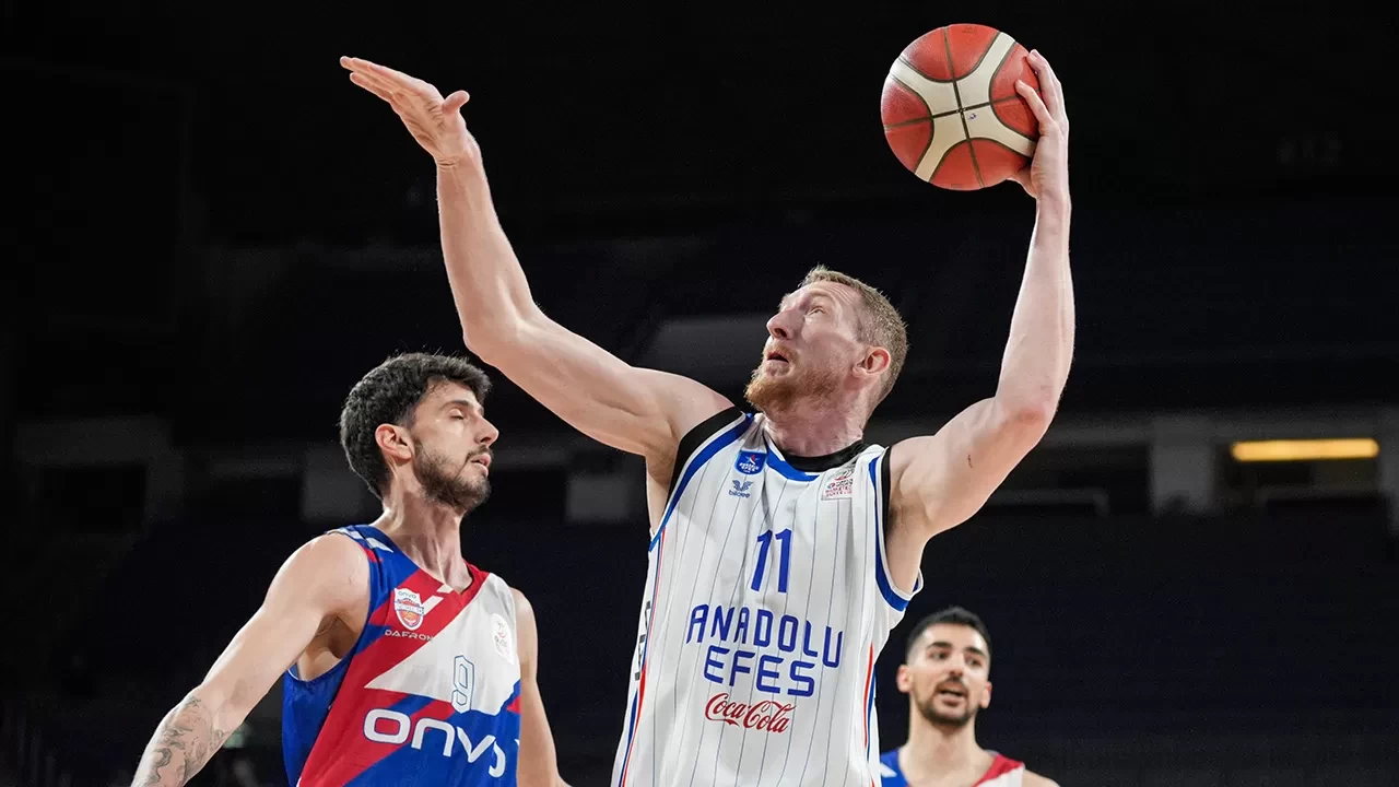 Anadolu Efes, rahat kazandı | Basketbol Süper Ligi’nde Anadolu Efes 76-65 Büyükçekmece Basketbol
