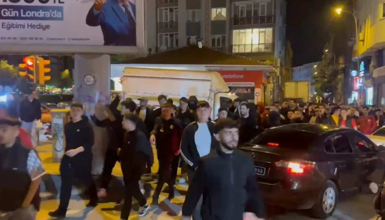 Eskişehirspor taraftarı sokağa döküldü