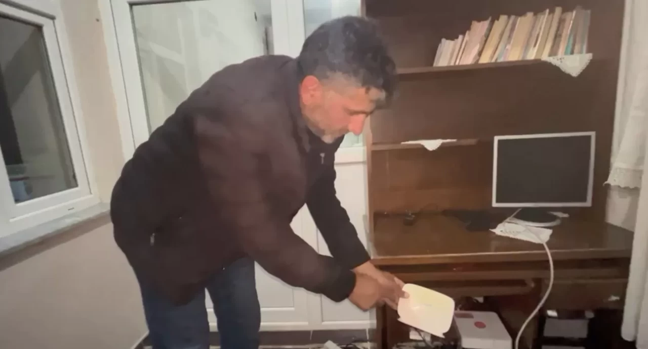 Akyaka'da dereler taştı, ahırları su bastı