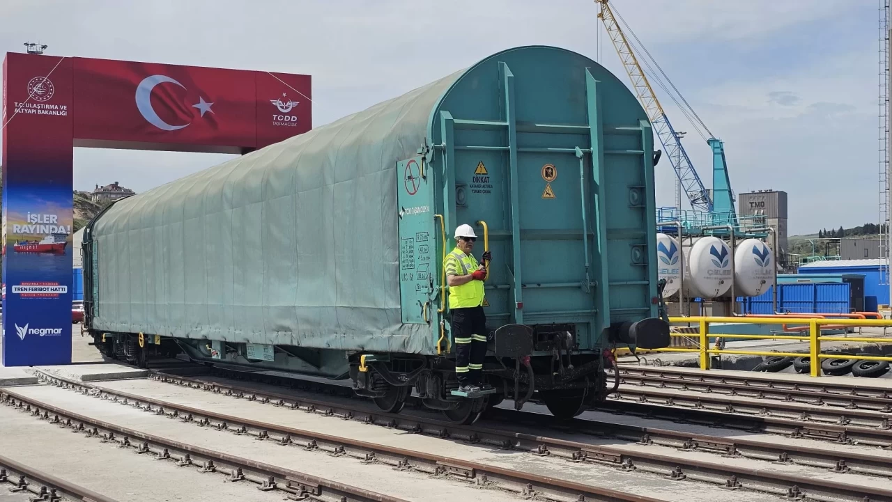 Türkiye Yüzyılı vizyonunda dev lojistik hamle! Bandırma-Tekirdağ feribotu açıldı