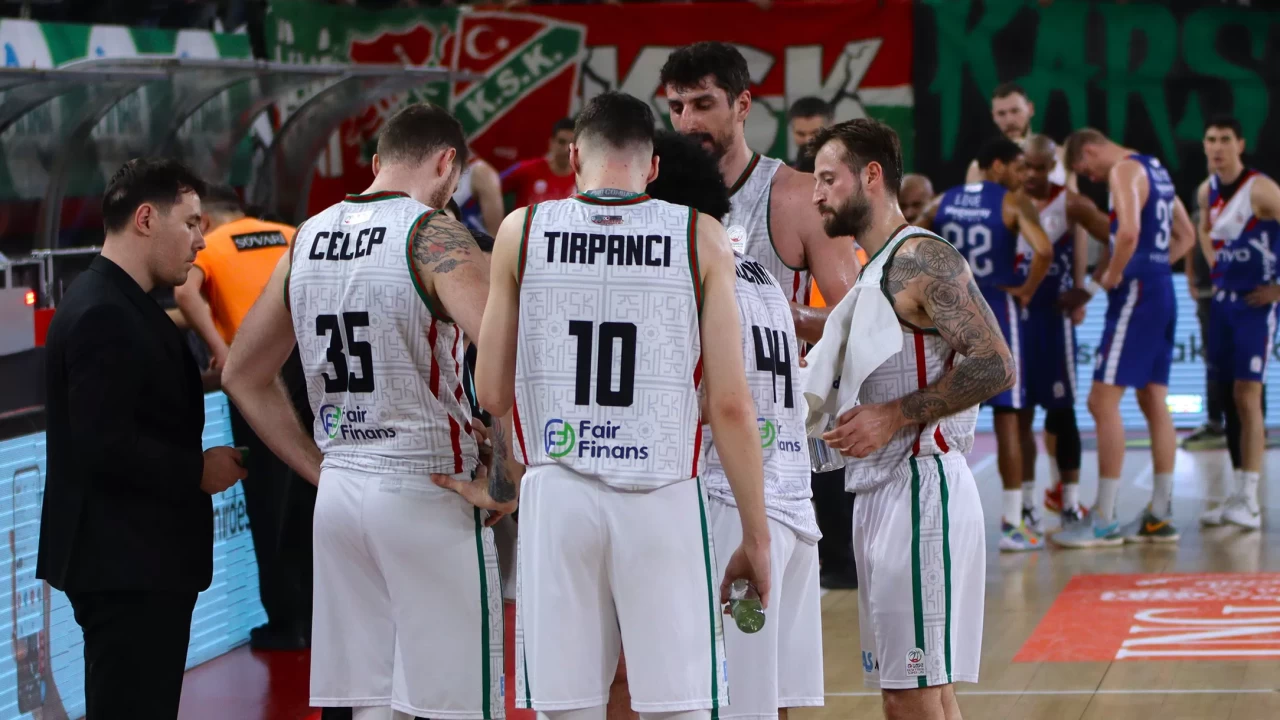 Karşıyaka, Basketbol Süper Ligi'nde kümede kalma yolunda Fenerbahçe deplasmanında