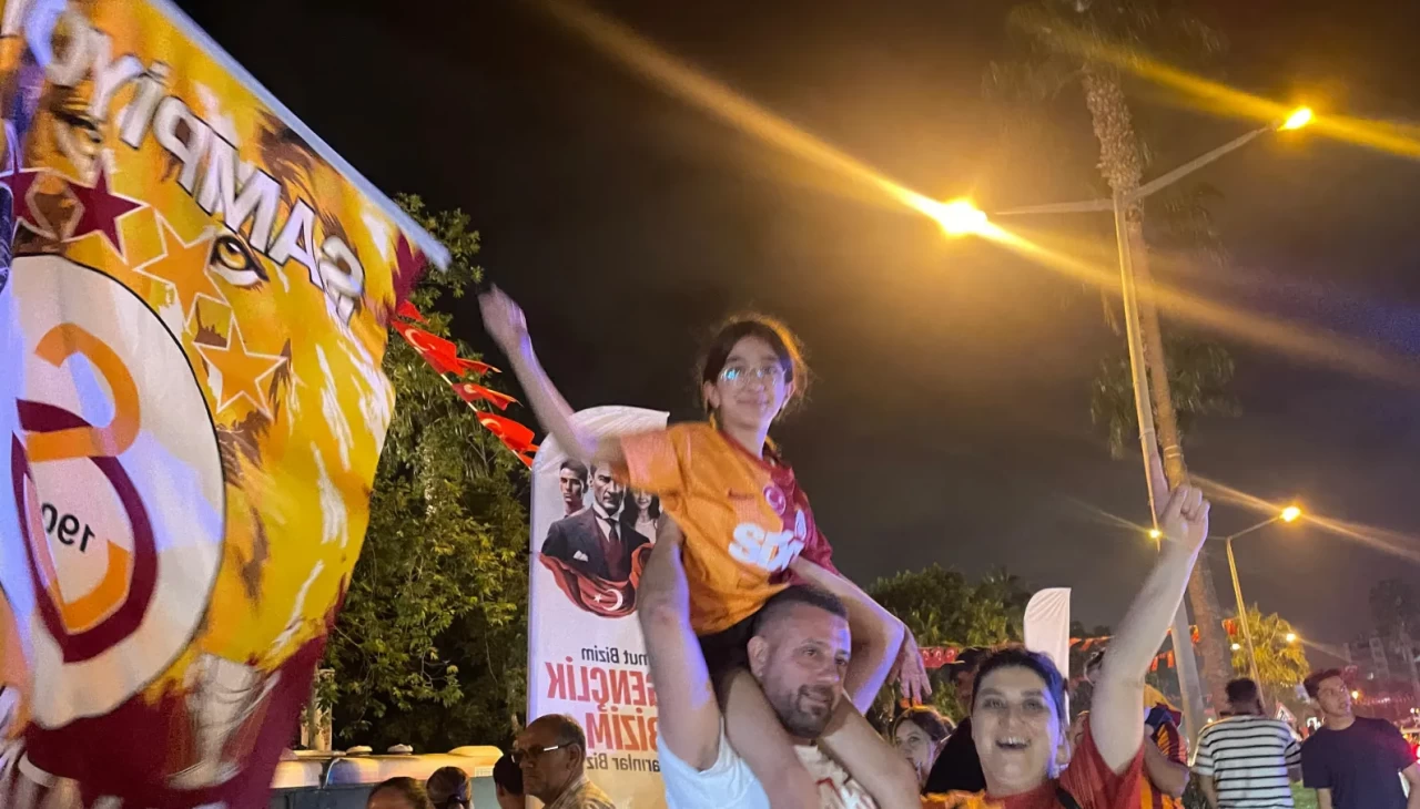 Galatasaray'ın şampiyonluğu Mersin'de coşkuyla kutlandı