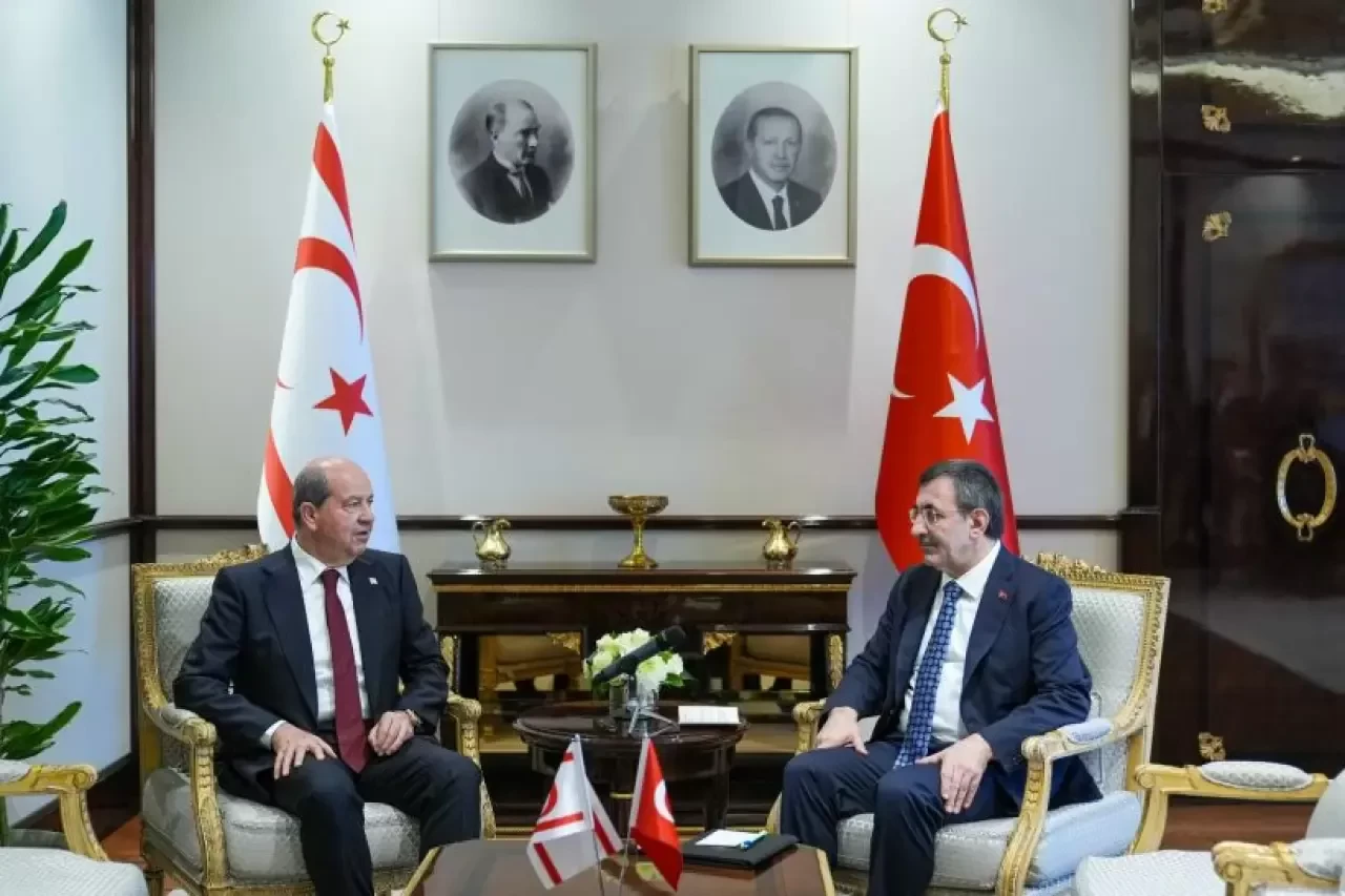 KKTC Cumhurbaşkanı Tatar, Cumhurbaşkanı Yardımcısı Yılmaz ile bir araya geldi