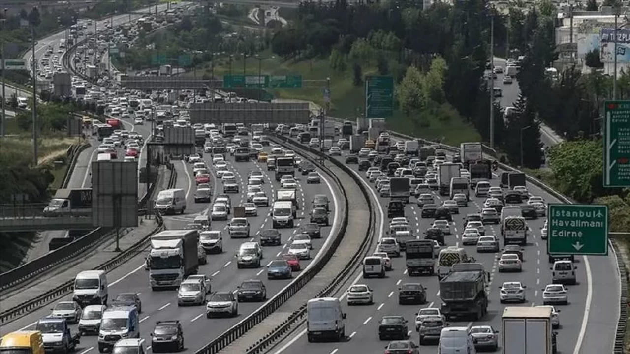 Yağmur çileyi beraberinde getirdi! İstanbul'da trafik durma noktasına geldi