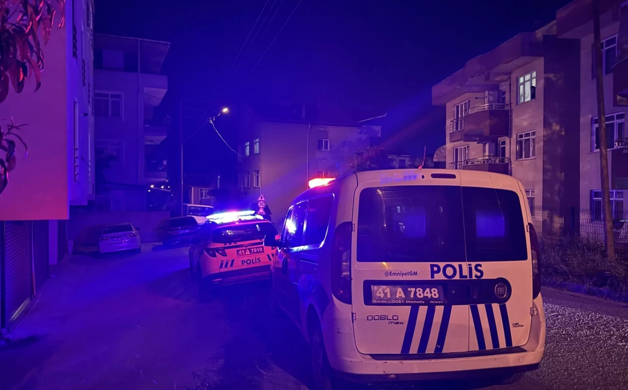 Kocaeli'de silahla karnından yaralanmış halde bulunan kadın hastaneye kaldırıldı