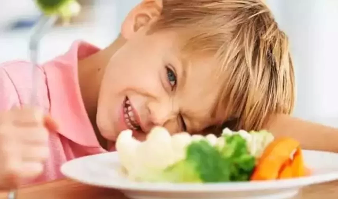 Çocuklarda dengeli beslenme! Hangi yaşta ne yemeli?