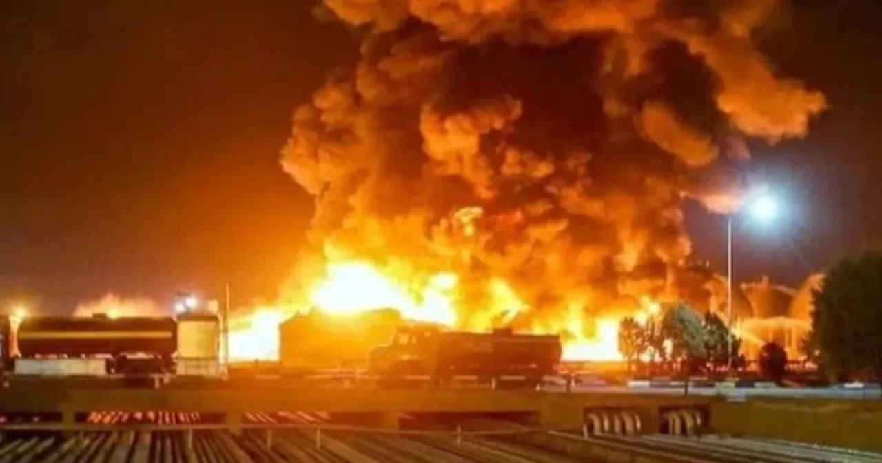 Ekvador'da korkutan rafineri yangını söndürüldü