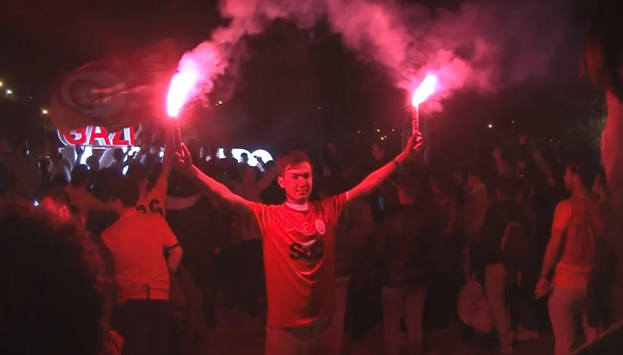 Kars’ta Galatasaraylılar sokaklara akın etti