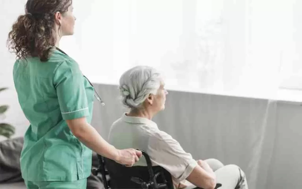 Evde Hasta Bakımı Bölümü: Evde Sağlık Hizmetlerinde Kariyer Fırsatları