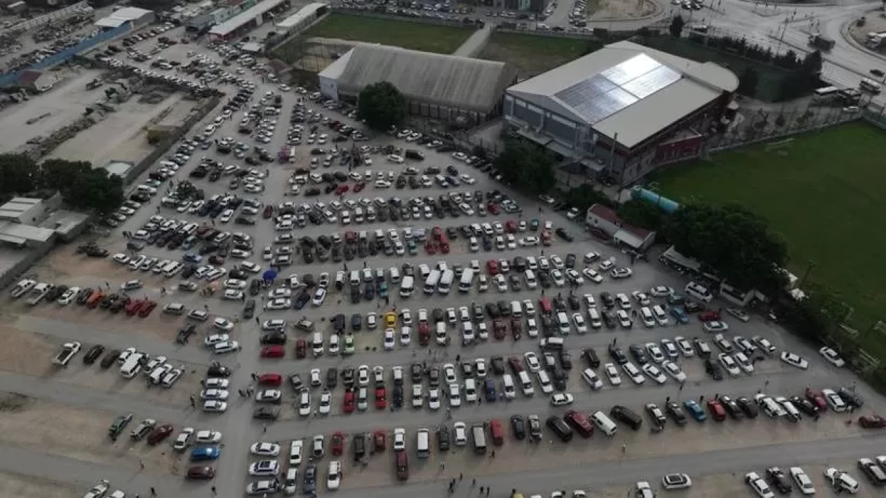 İkinci el oto pazarında bayram hareketliliği! Fiyatlar 150 bin TL'den başlıyor...