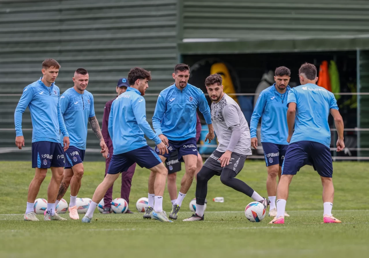 Trabzonspor'dan gençlere şans! U19 yıldızları Antalyaspor maçında kampa alındı