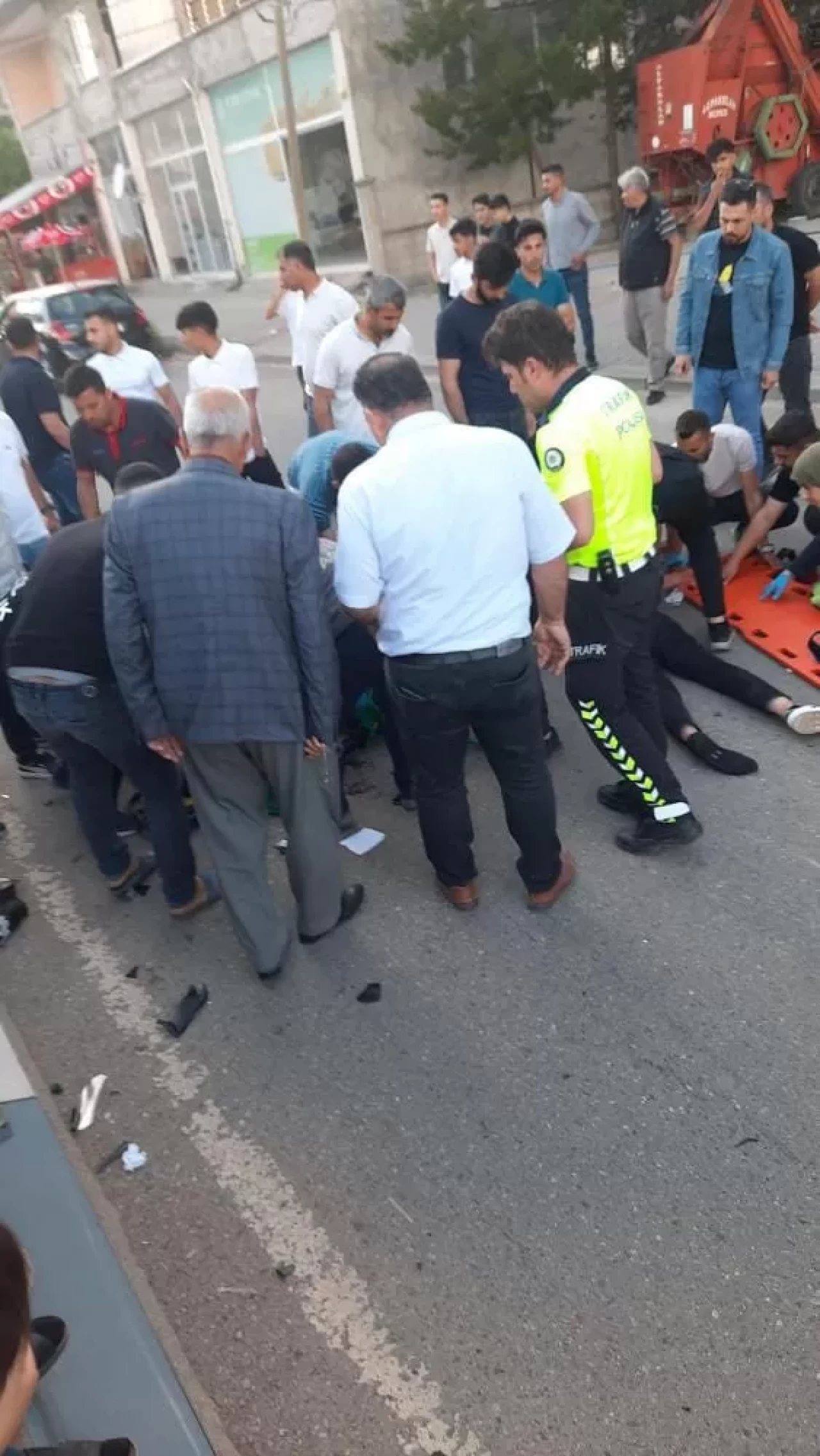 Siirt'te motosiklet kazası: 2'si ağır 3 yaralı!