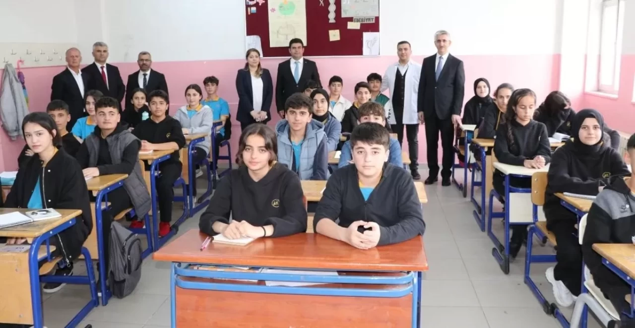 Milli Eğitim Bakan Yardımcısı Yılmaz, Hakkari'de