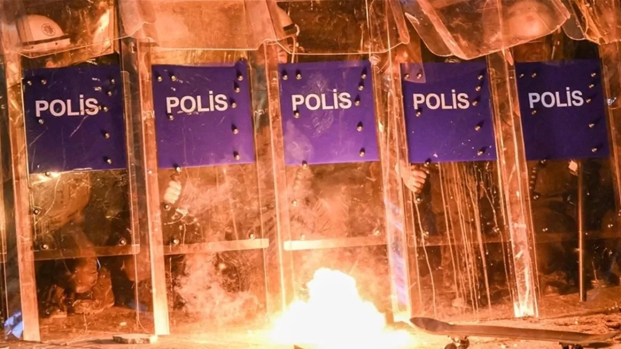 ''Cumhurbaşkanına hakaret'' suçundan iddianame düzenlendi... İzinsiz gösterilere katılan şüphelilere hapis istemi