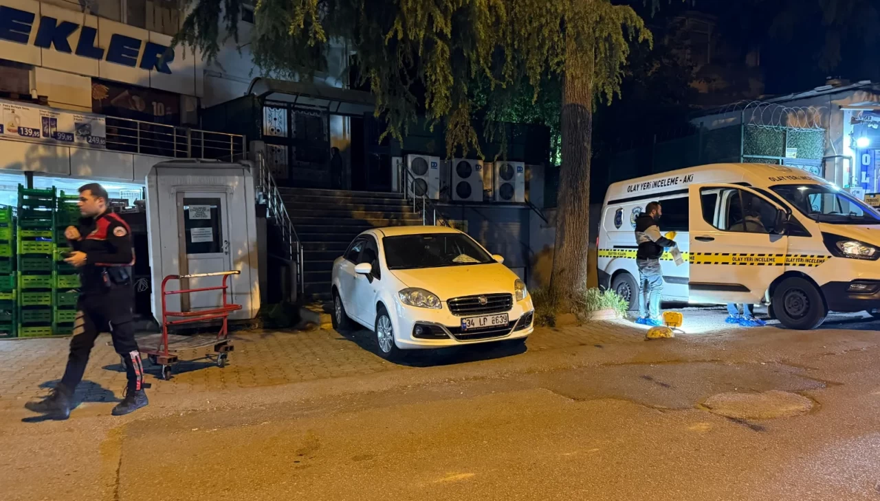 Ataşehir'de 5. kattan düşen genç ağır yaralandı