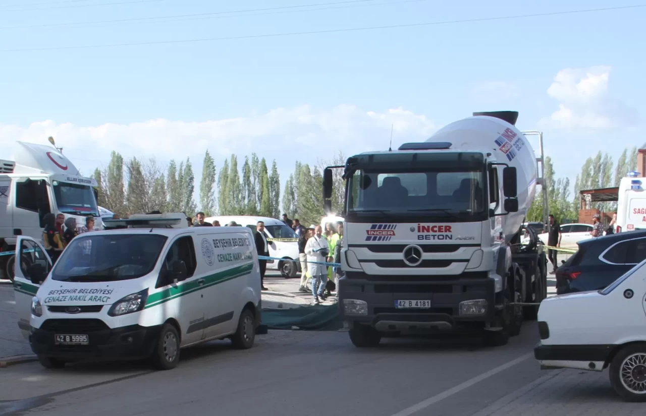 Konya'da beton mikserinin altında kalan yaya hayatını kaybetti