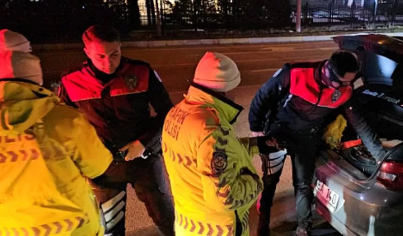 Kütahya'da 'dur' ihtarına uymayan araçtaki 2 kişi kovalamaca sonucu yakalandı