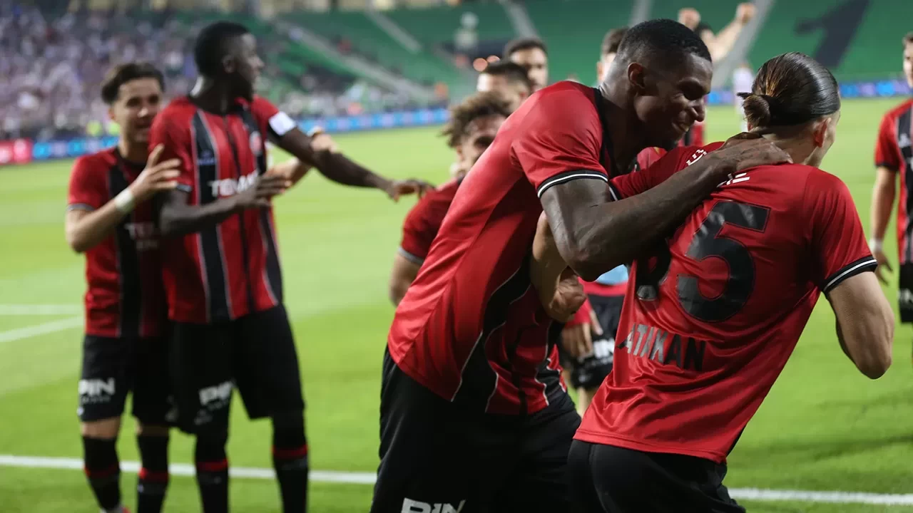 Fatih Karagümrük, Süper Lig'e yükseldi! Maç Sonucu Fatih Karagümrük 3-1 Bandırmaspor