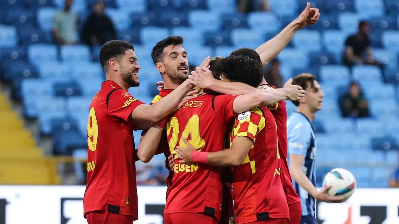 Göztepe Adana Demirspor’u ilk yarı bulduğu gollerle devirdi Süper Lig’de Adana Demirspor 2-1 Göztepe