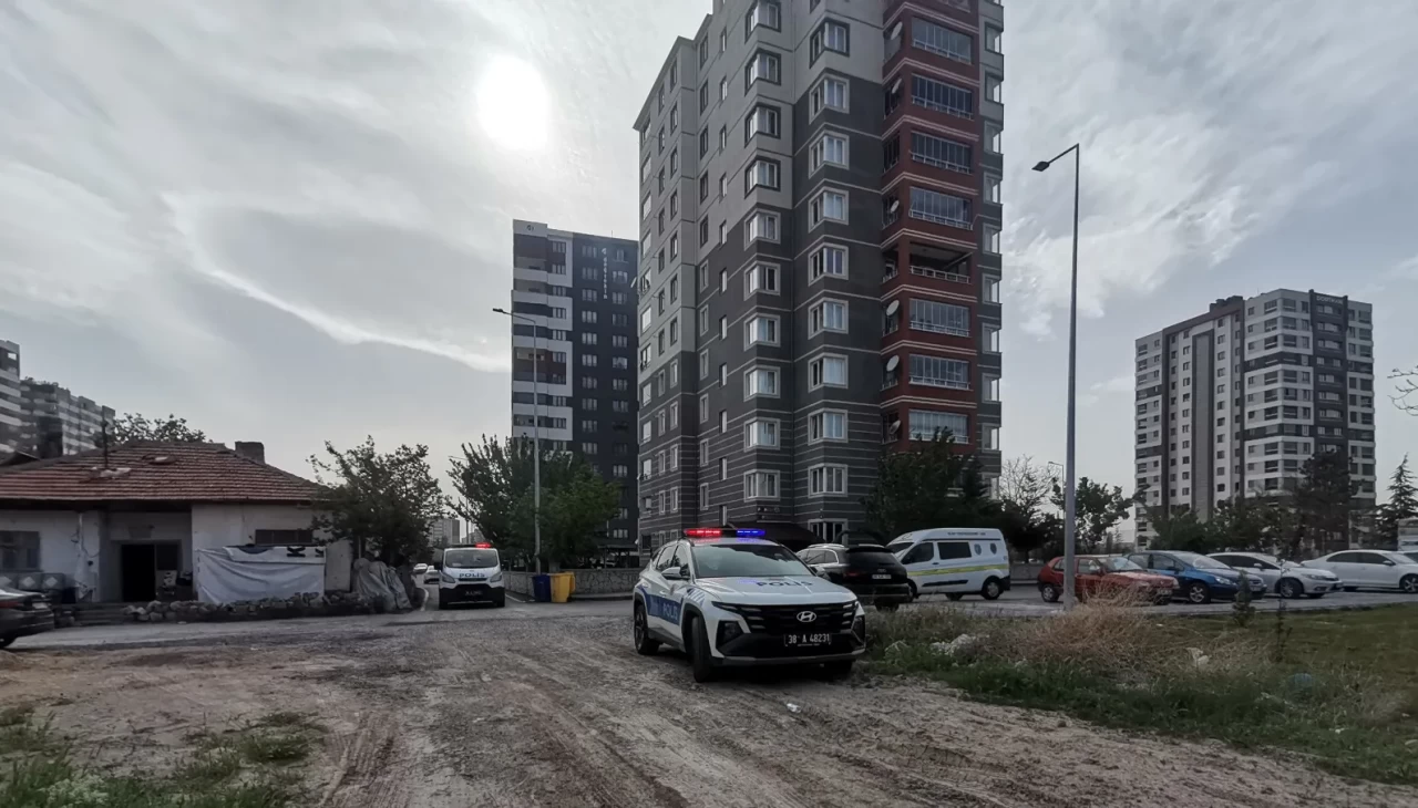 Kayseri'de 8. kattan düşen şahıs hayatını kaybetti