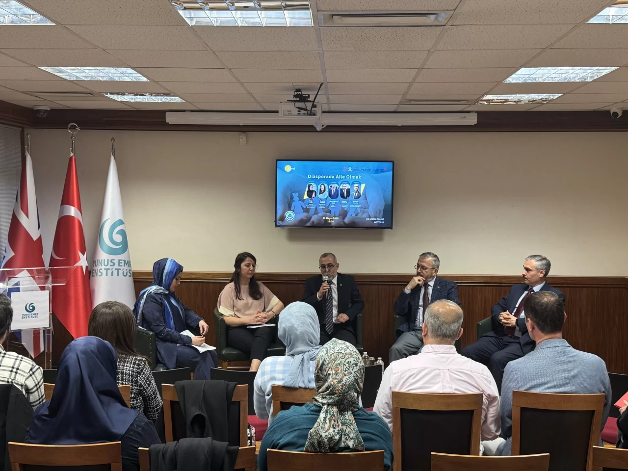 Yunus Emre Enstitüsü'nden Londra'da panel