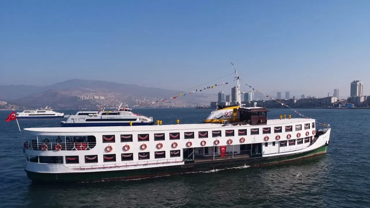 İzmir'de vapur seferleri tekrar başladı