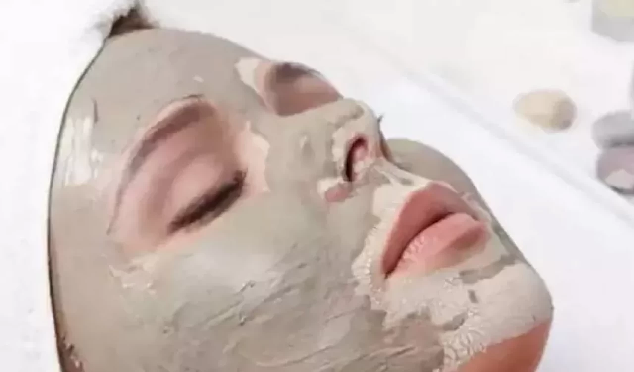 Gözenekler sıkılaşıyor, cilt nefes alıyor! Ev yapımı kil maskesi tarifi