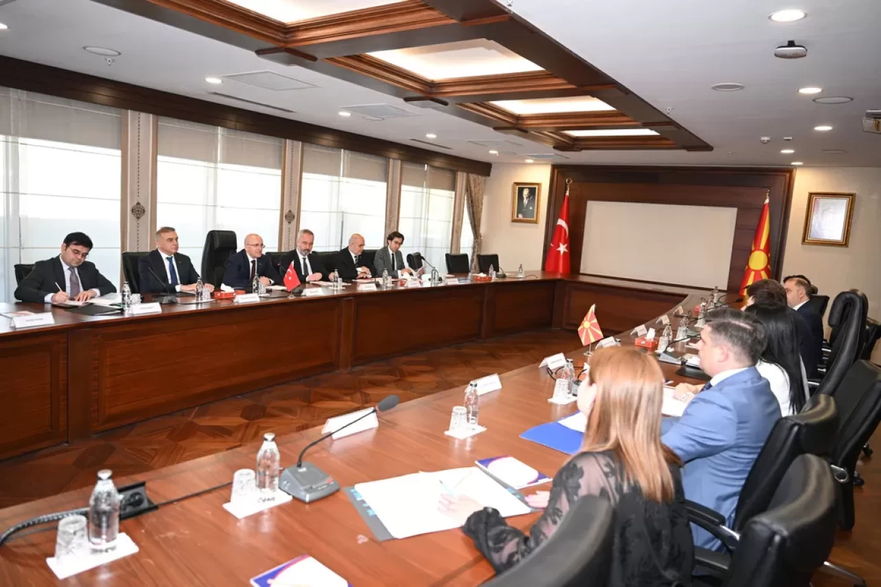 Hazine ve Maliye Bakanı Şimşek, Kuzey Makedonya Maliye Bakanı Koçovska ile görüştü