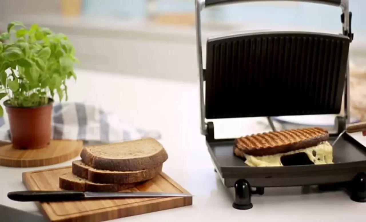 Tost Makinesi Nasıl Temizlenir? Tost Makinesi Temizlemenin Püf Noktaları Nelerdir?