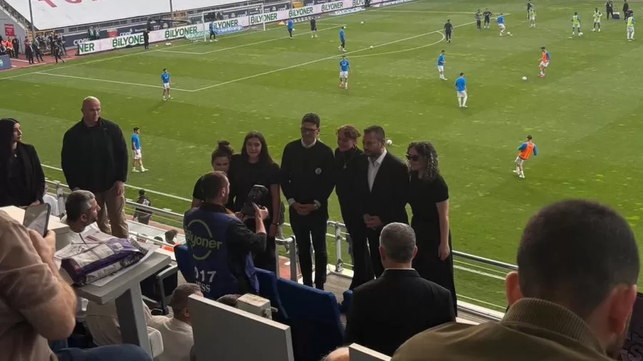 Minguzzi ailesi, Kasımpaşa-Trabzonspor maçında oğulları Mattia'nın anısını yaşattı