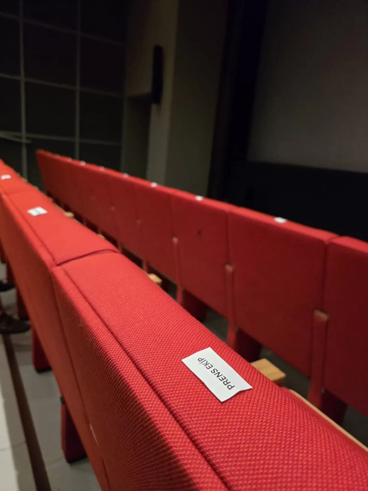 Prens dizisinin galasında davet krizi! Koltuklar boş kaldı