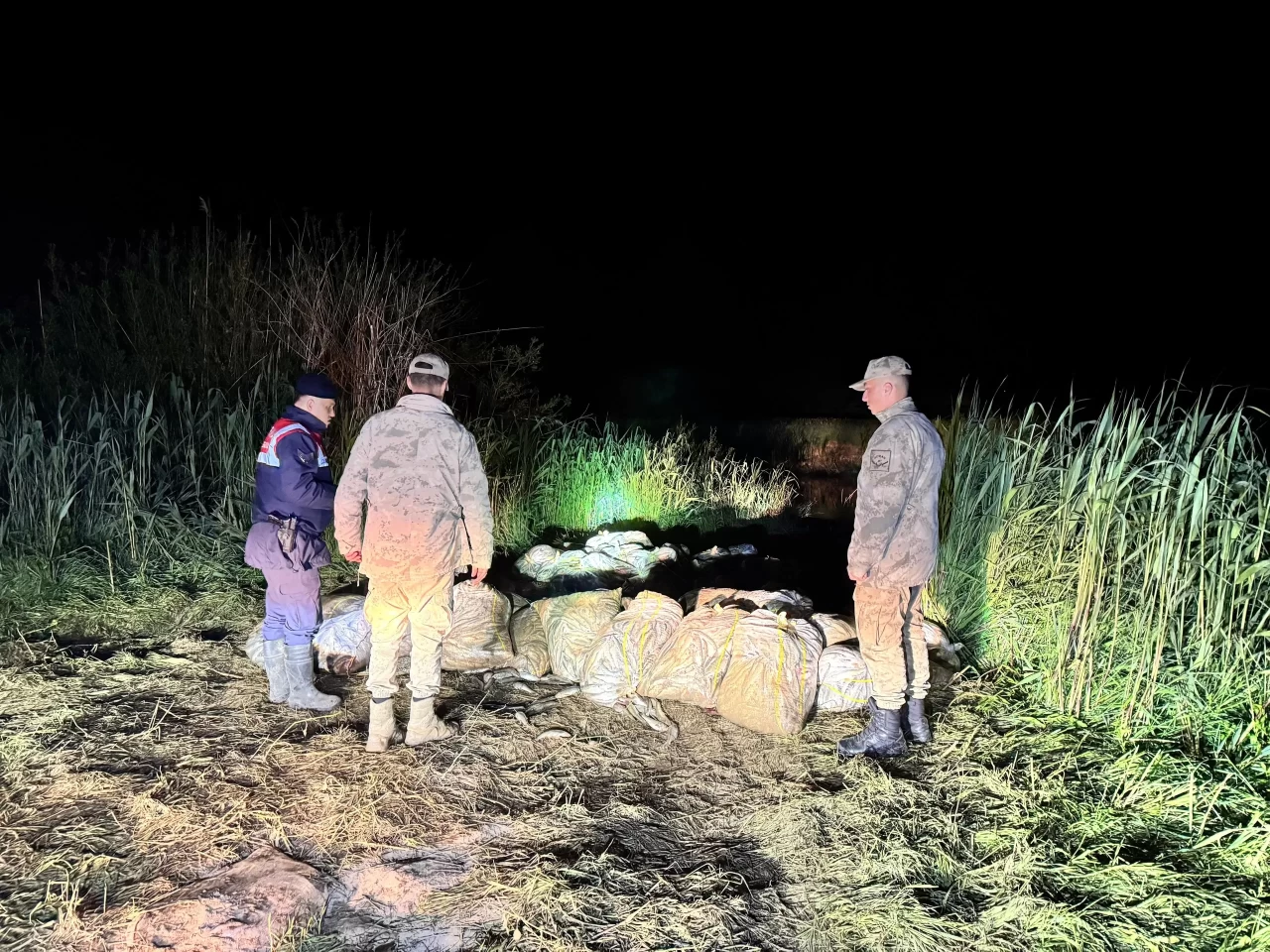 Van'da kaçak inci kefali avlayan 29 kişiye rekor ceza: 621 bin 553 lira