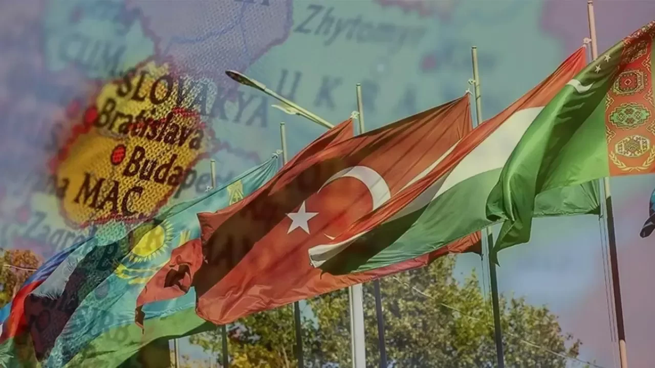 Cumhurbaşkanı Erdoğan, Budapeşte'de Türk Devletleri Zirvesi için Varkert Bazar'da!