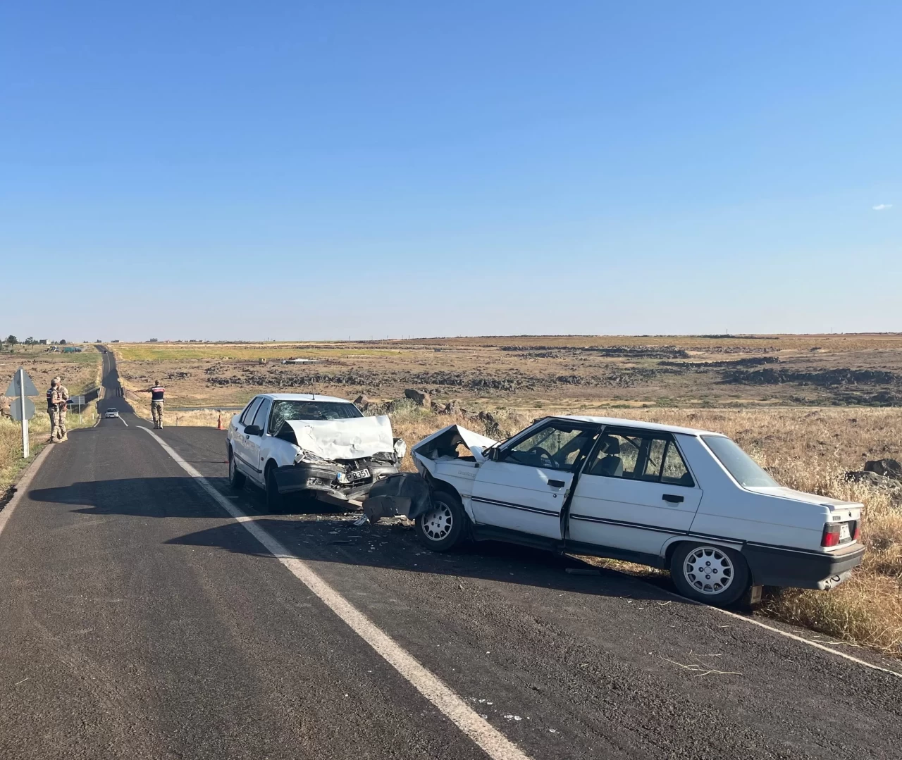 Şanlıurfa'da iki otomobil çarpıştı: 7 kişi yaralandı