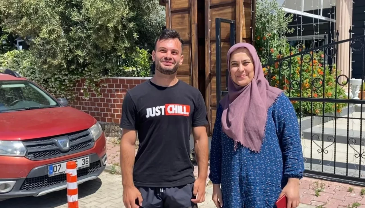 Moldovalı turistten örnek davranış! Bulduğu cep telefonunu sahibine ulaştırdı