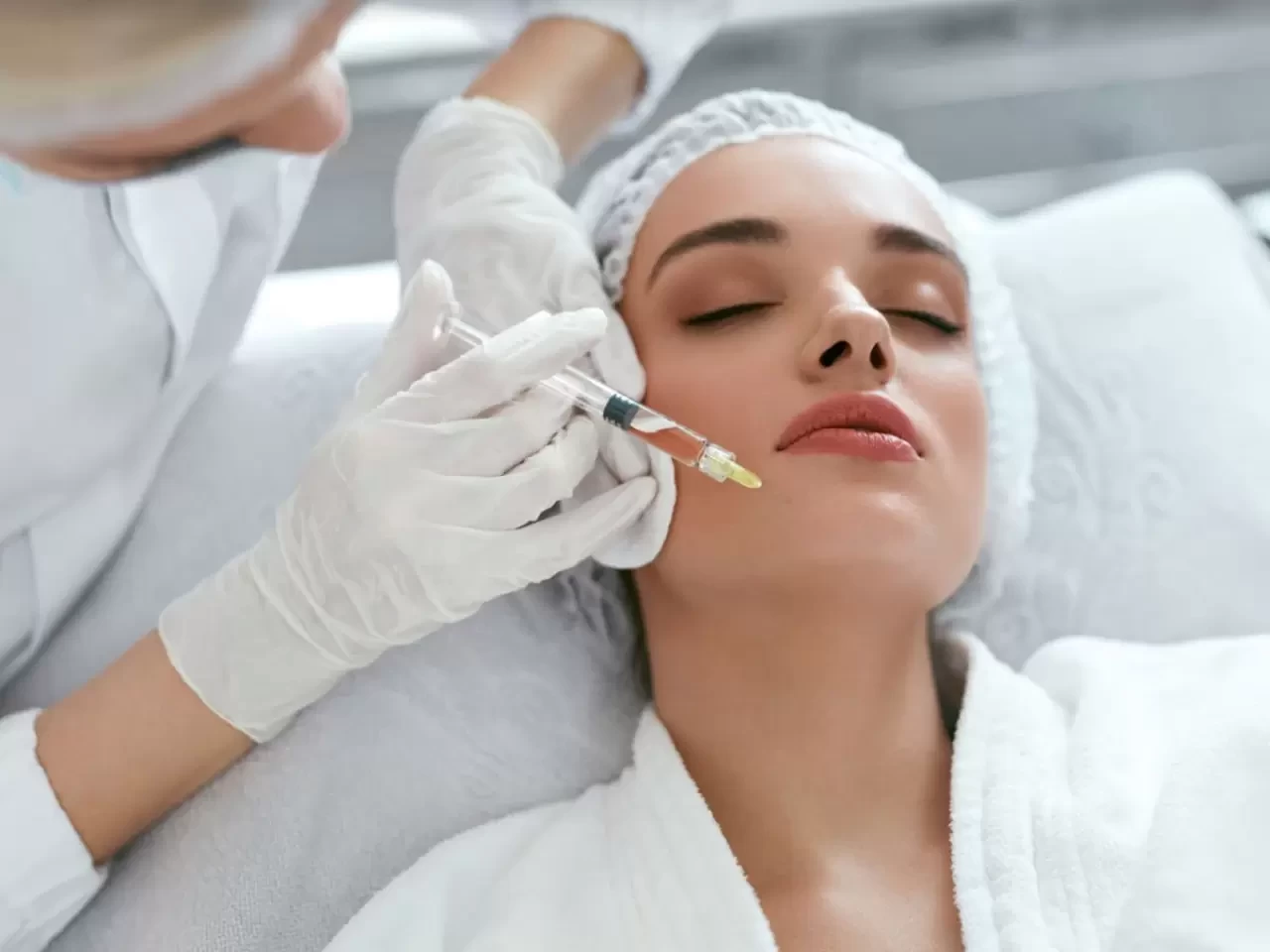 Hyaluronik Asit Nedir? Cilt Bakımında ve Sağlıkta Faydaları