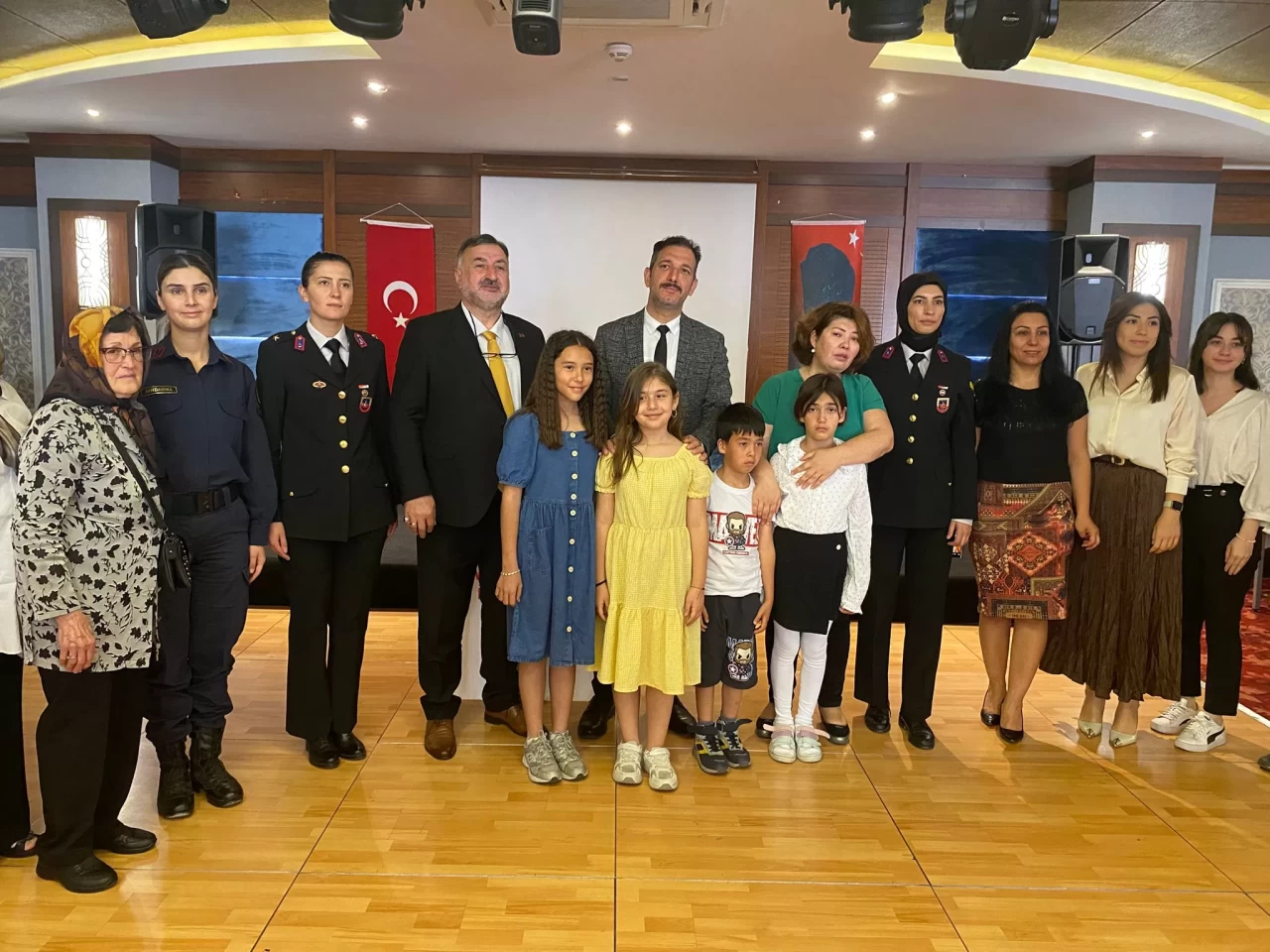 Manisalı öğrenciler şehit annelerini unutmadı