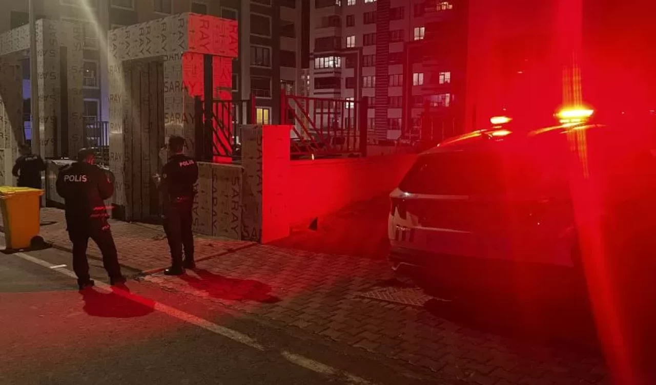 Kayseri'de elinde bıçakla yere düştüğü iddia edilen kadın ağır yaralandı