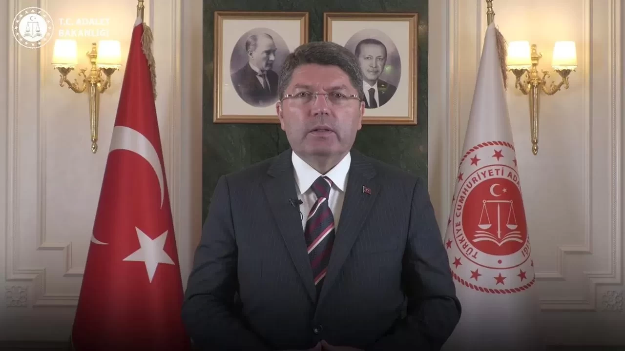 Bakan Tunç'tan 27 Mayıs paylaşımı: Hafızalarımızdan çıkarmayacağız