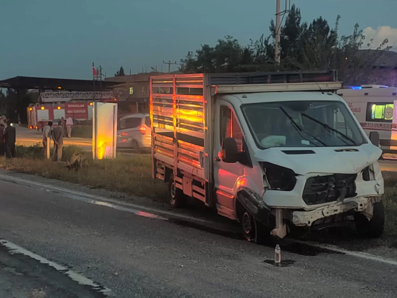 Siirt'te kamyonet ile hafif ticari araç çarpıştı, 4 kişi yaralandı
