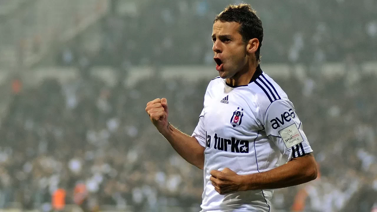 Beşiktaş'ın eski golcüsü Bobo'dan derbi yorumu: “Beşiktaş, derbiyi kazanabilir; farkı Rafa Silva yaratacak”