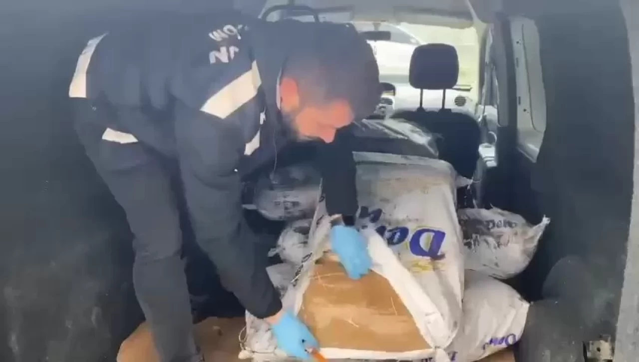 Samsun'da polis baskınında 145 kilo kaçak tütün ele geçirildi