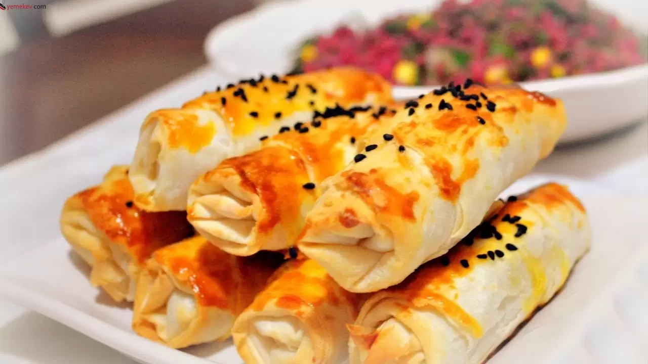 Patatesli Çıtır Börek Tarifi: Pratik ve Lezzetli Ev Yapımı Börek Faydalarıyla