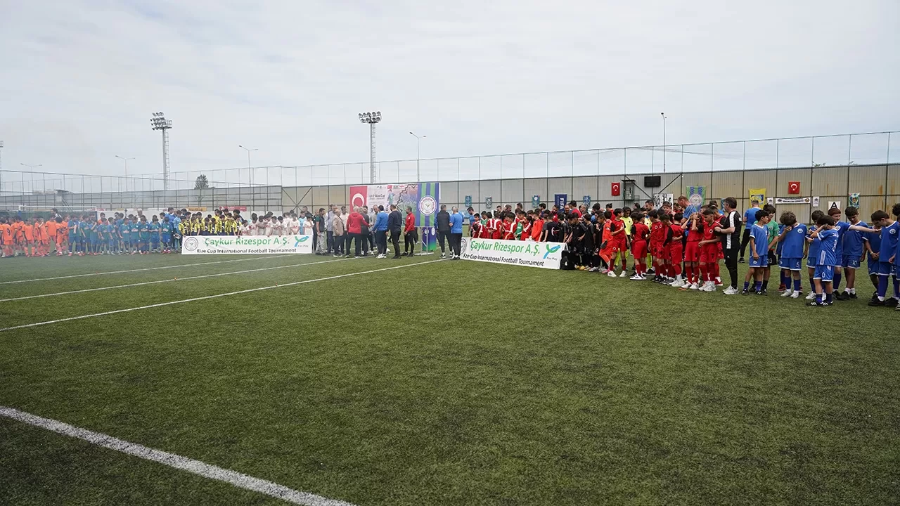 12 Yaş Altı Rize Cup 2025 Yiğit Demirel Uluslararası Futbol Turnuvası başladı