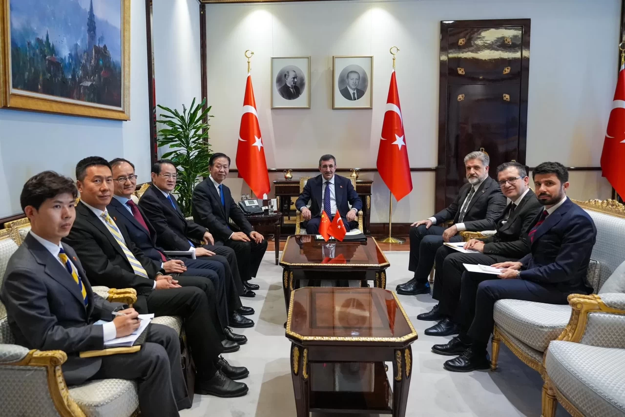 Cevdet Yılmaz, Çinli yetkili ile İpek Yolu ve enerji projelerini görüştü