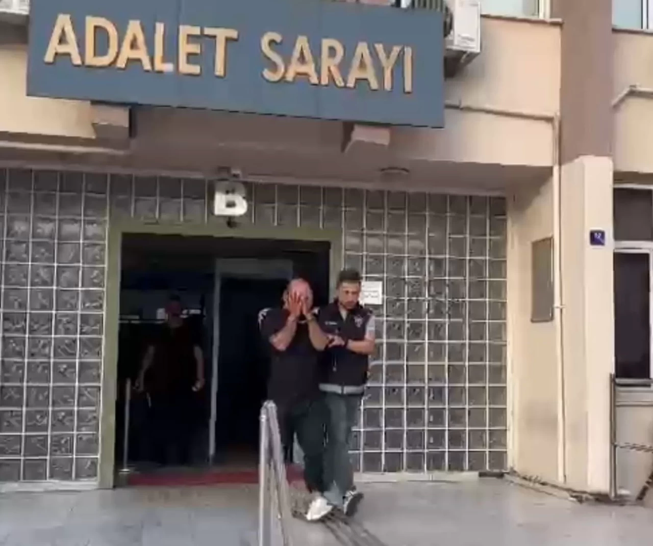 Narkotik ekiplerinden şafak vakti uyuşturucu baskını