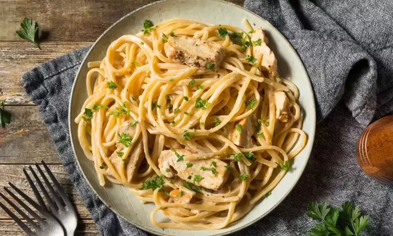Kremalı Lezzetin İtalyan Hali: Evde Fettuccine Alfredo Yapımı!