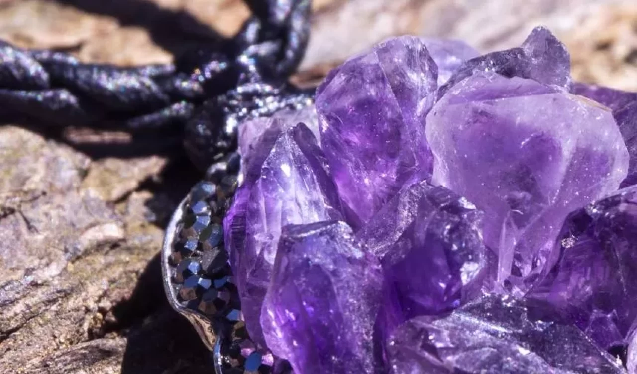 Ametist ve turkuazla sahil stilinize enerji yüklemesi